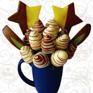 Arreglo-de-frutas-con-chocolate-y-pinas-en-formas-de-estrella