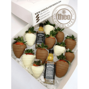 Caja con 12 fresas cubiertas con chocolate y 2 botellitas de Jack Daniels de 60 ml
