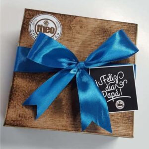 Caja de madera con 5 bombones de chocolate