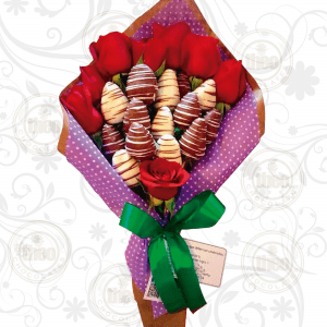 Ramo de 15 fresas y 8 rosas naturales