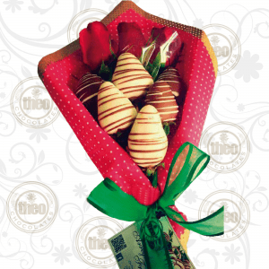Ramo con 6 fresas con chocolate y 3 rosas naturales