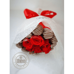 Ramo redondo con 12 marshamllows con chocolate y 7 rosas naturales