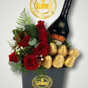 Arreglo Rosas Fresas y Baileys Navidad
