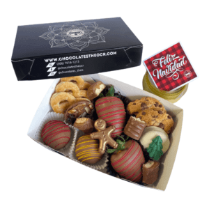 Deliciosa caja con una combinación de fresas, bombones, galletas y chocolates. Los pequeños detalles siempre son hermosos. Puedes personalizar la colilla