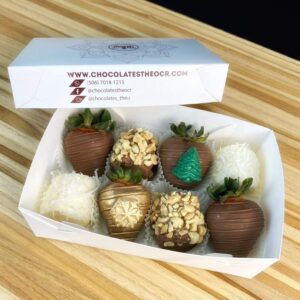 Deliciosa caja con 4 fresas y 4 marshmallows cubiertos con chocolate.