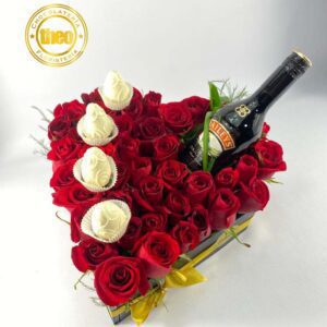 Corazón con Rosas Rojas Baileys y Fresas con Chocolate