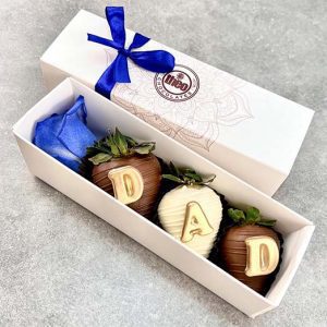 Caja 3 fresas _dad_ con rosa azul