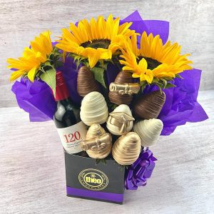 Arreglo de graduación con girasoles y vino