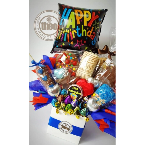 Arreglo con surtido de chocolates para cumpleaños