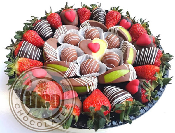Plato de frutas con chocolate para compartir