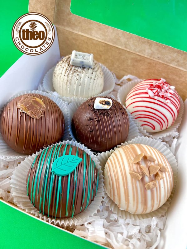 Caja con chocobombas navideñas