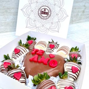 9 Fresas de Chocolate con Leche y Chocolate Blanco, 2 Corazones Hot  Chocolate Hearts y 1 Rosa Natural para San Valentín. - Pastel Chic